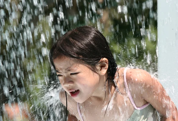 Dítě a voda — Stock fotografie