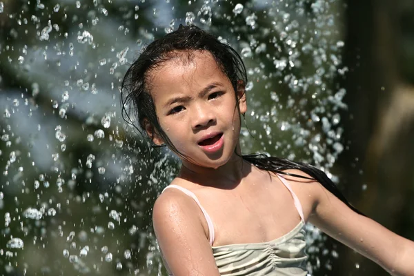 Criança e água — Fotografia de Stock