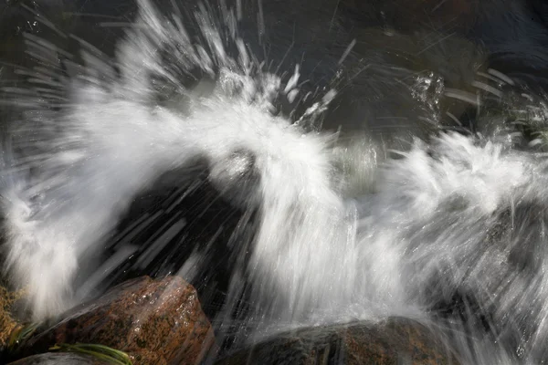 Water splashing on rocks — Stock Photo, Image