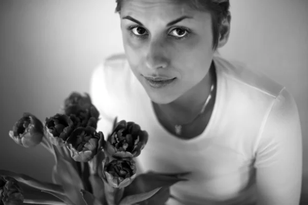 Lány virággal — Stock Fotó