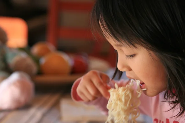 Παιδιά που τρώνε — Φωτογραφία Αρχείου