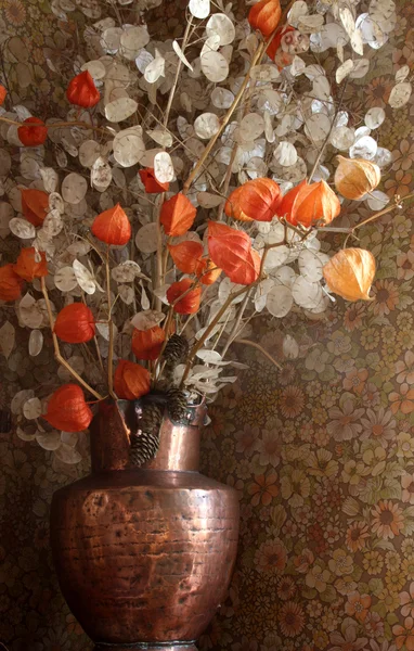 Dried flowers in a vase — Stock Photo, Image