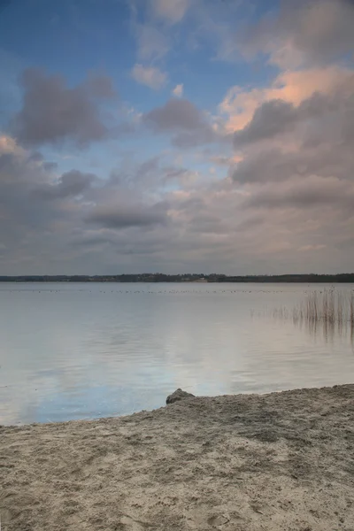 Jezero za soumraku — Stock fotografie