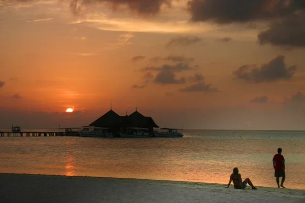 Pareja en las islas Maldivan — Foto de Stock
