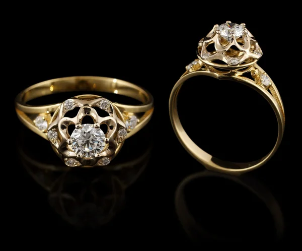 Arany gyűrű gyémánttal — Stock Fotó