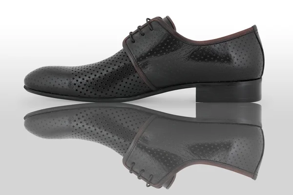 Чёрная мужская обувь — стоковое фото