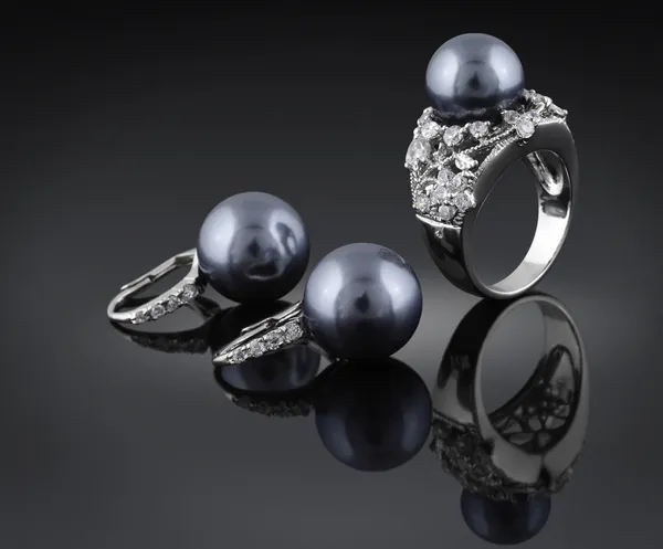 Sieraden en juwelen met zwarte parel — Stockfoto