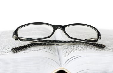 gözlük ve kitap