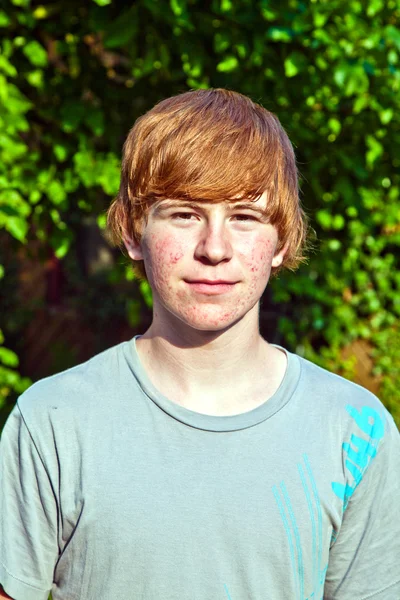 Portret van schattige jongen in puberteit Stockfoto