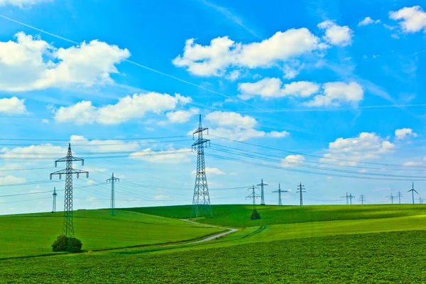 Krajina s elektrickou věž — Stock fotografie
