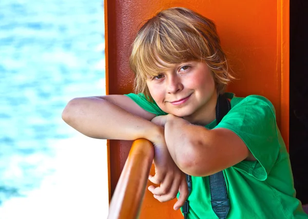 Happy boy relaxing on a reeling at the ferry Staten island to Ne — Stock Photo, Image