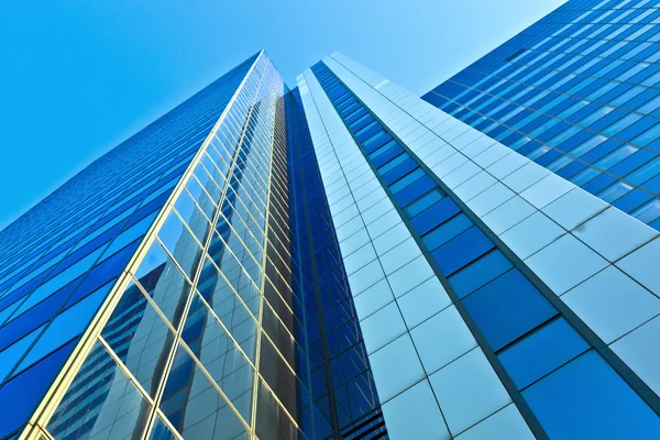 Fachada de cristal de rascacielos moderno —  Fotos de Stock