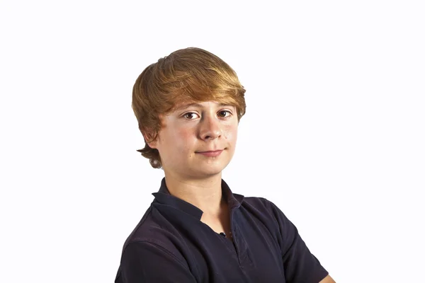 Smart kleiner Junge lächelt auf weißem Hintergrund — Stockfoto