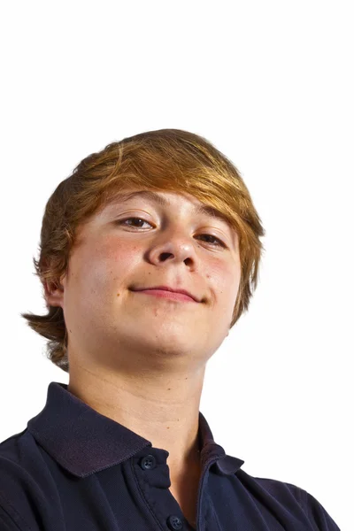Smart kleiner Junge lächelt auf weißem Hintergrund — Stockfoto