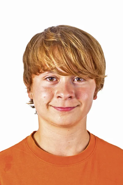 Portret ładny chłopiec z shirt pomarańczowy — Zdjęcie stockowe