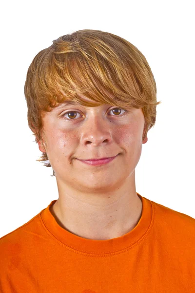 与橙色衬衫可爱男孩的肖像 — 图库照片