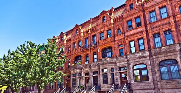 El distrito de Harlem y su casa típica - Nueva York . — Foto de Stock