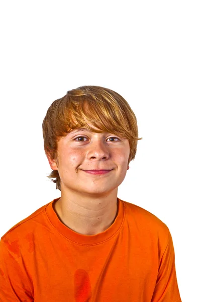 Πορτρέτο του χαριτωμένο αγόρι με την πορτοκαλί μπλούζα — Φωτογραφία Αρχείου