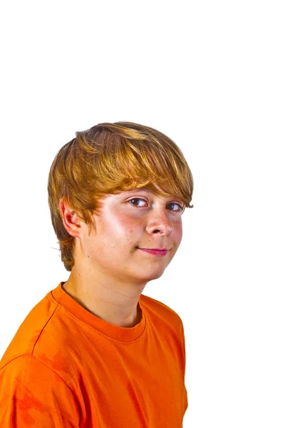 Aranyos fiú, a narancssárga inget portréja — Stock Fotó