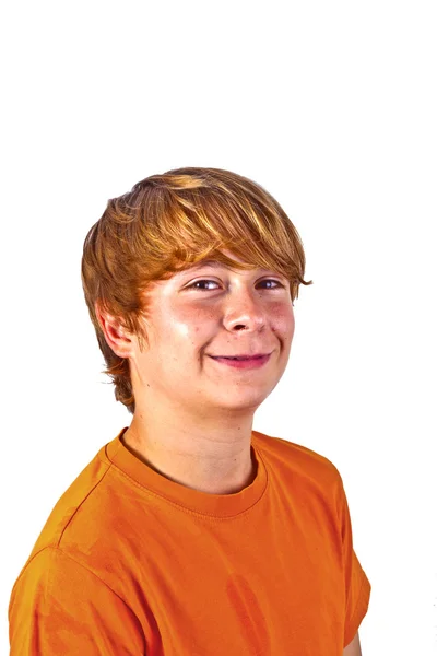 Porträtt av söt pojke med orange skjorta — Stockfoto