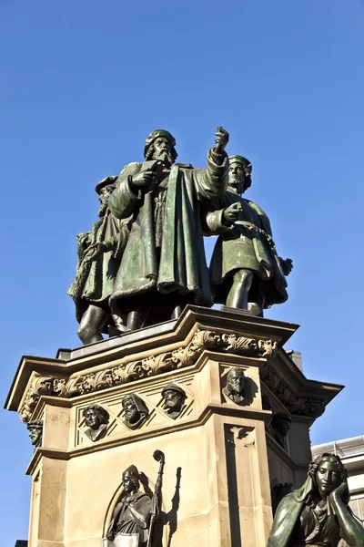 Statua di Johannes Gutenberg, inventore della stampa di libri, Frankfu — Foto Stock