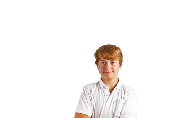 Портрет милого мальчика в белой рубашке в студии — стоковое фото