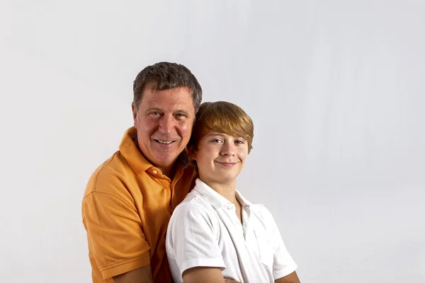 Обійми батька і сина — стокове фото