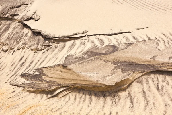 Wind bildet Strukturen in den Dünen am Strand — Stockfoto
