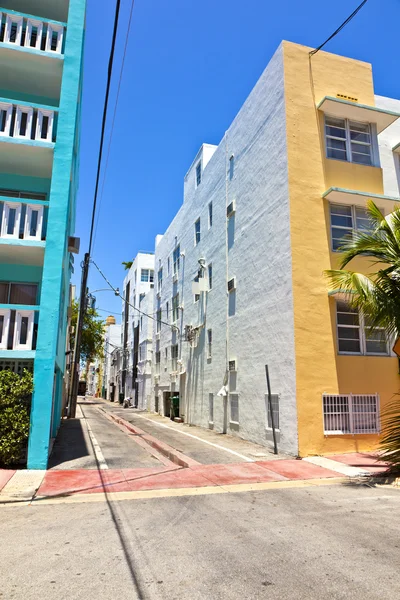 Casas de tijolos pintados velhos no sul de Miami, no distrito de Art deco — Fotografia de Stock