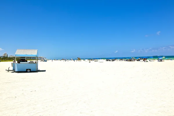 Enyoy spiaggia e nuoto a South Beach — Foto Stock