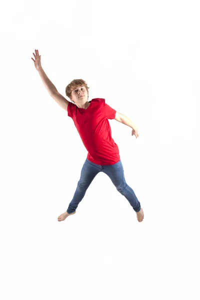 Menino inteligente com camisa vermelha pulando no ar — Fotografia de Stock