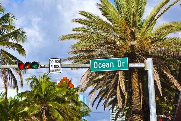 Street sign ocean drive of famous South Miami Art deco alley — Stock Photo, Image