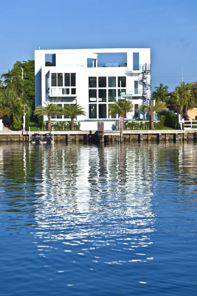 Case frumoase din Miami de Sud cu acces la ocean — Fotografie, imagine de stoc