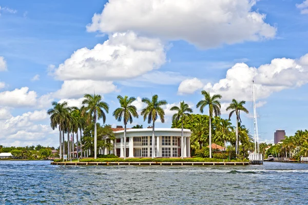 Nézd a szép házak a csatorna fort Lauderdale — Stock Fotó