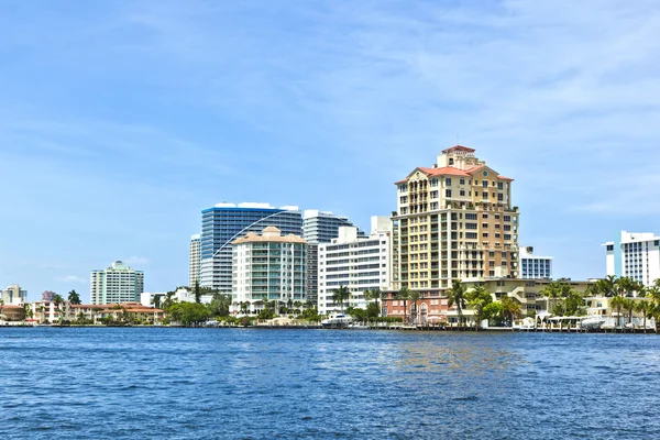 Horizonte de Fort Lauderdale desde el canal — Foto de Stock