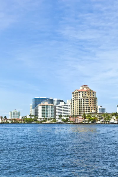 Skyline di Fort Lauderdale dal canale — Foto Stock