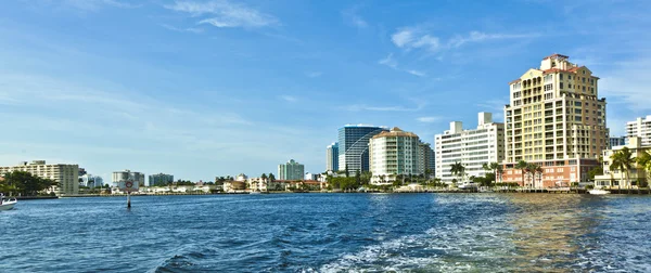 Skyline di Fort Lauderdale dal canale — Foto Stock