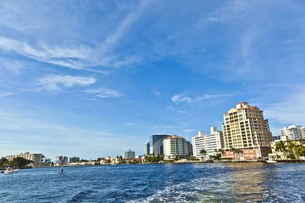 Skyline de Fort Lauderdale depuis le canal — Photo