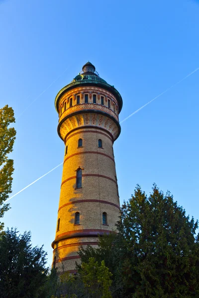 Slavný vodárenská věž v wiesbaden-biebrich — Stock fotografie