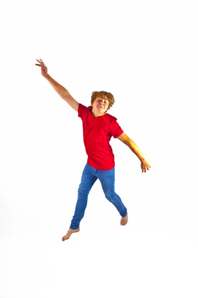 Okos fiú, piros inget, ugrás a levegő — Stock Fotó