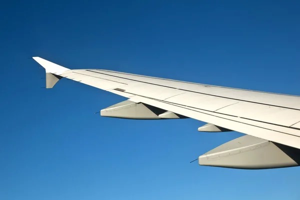 Křídlo letadla na obloze — Stock fotografie