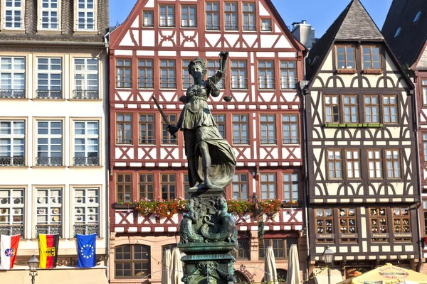 Statue of Lady Justice in front of the Romer in Frankfurt - Germ — Stock Photo, Image