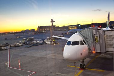 Airplane preparing to flight clipart