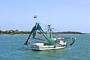 küçük fisherboat başlığı Okyanus balık yakalamak