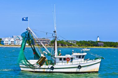 küçük fisherboat başlığı Okyanus balık yakalamak