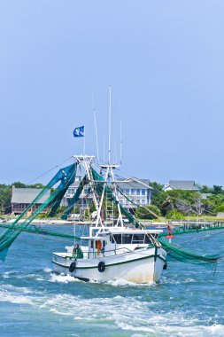 küçük fisherboat başlığı Okyanus balık yakalamak