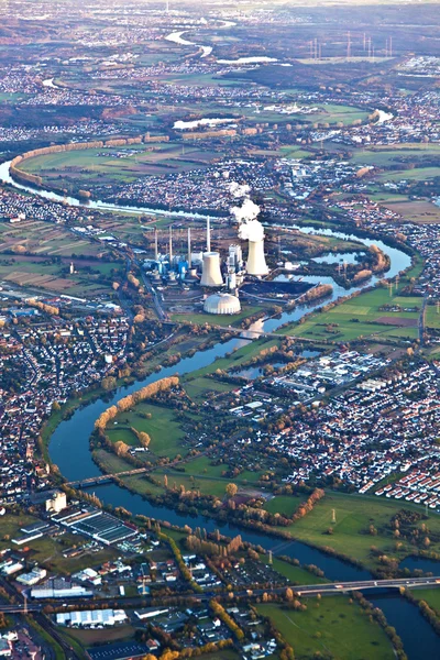 Planta de energía convencional en el río Main — Foto de Stock