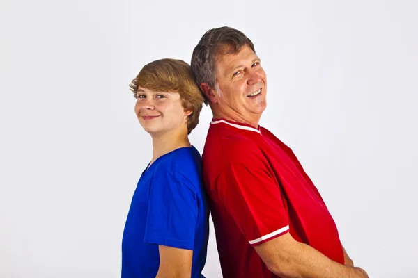 Pai e filho de volta para trás — Fotografia de Stock
