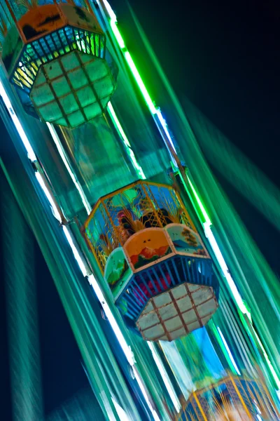 Desfrutar da grande roda no parque de diversões em Delhi — Fotografia de Stock