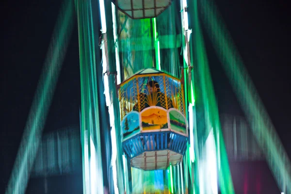 Njut av stora hjulet i nöjesparken i delhi — Stockfoto